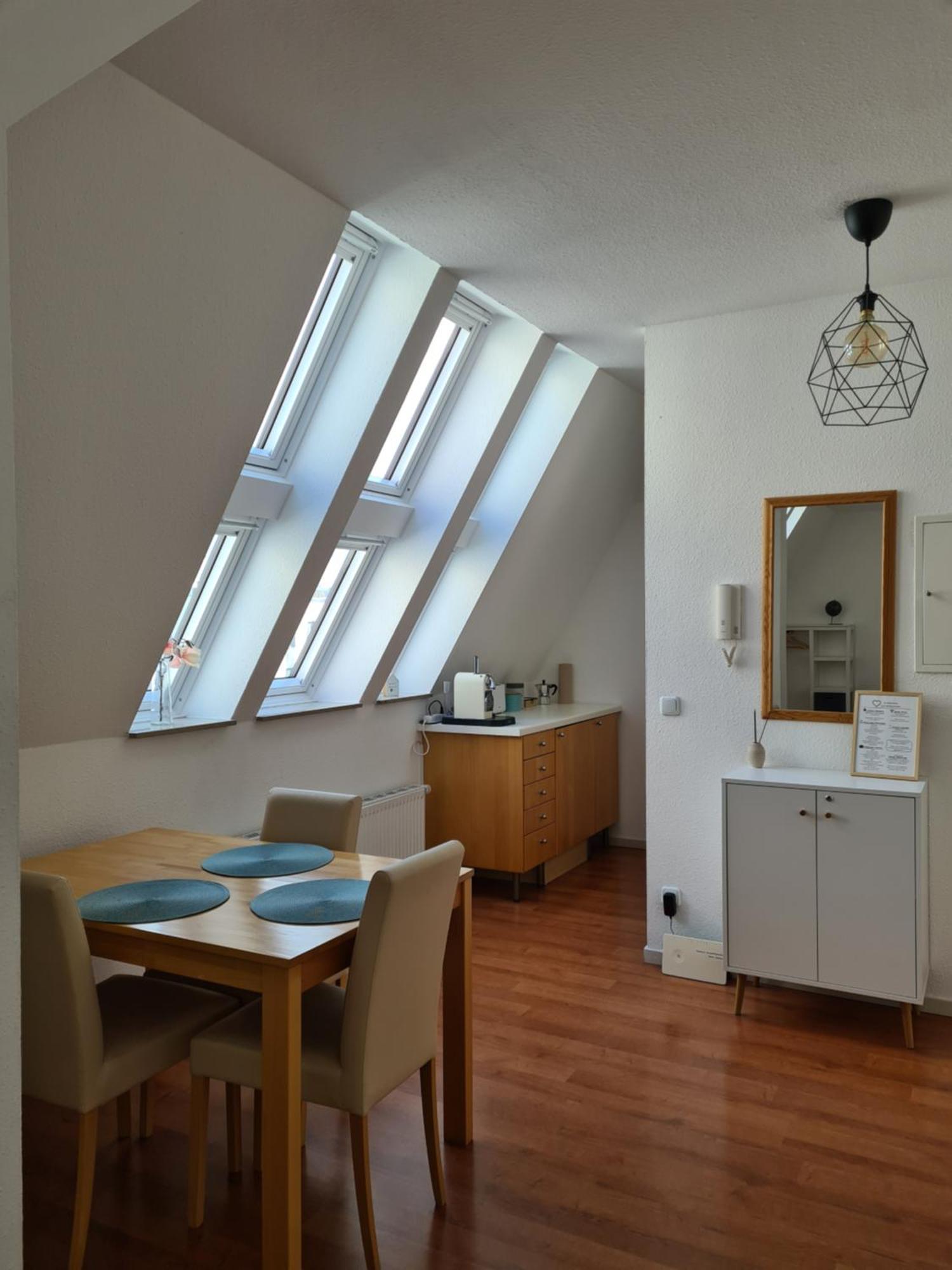 Zentrales Dachgeschoss-apartment *